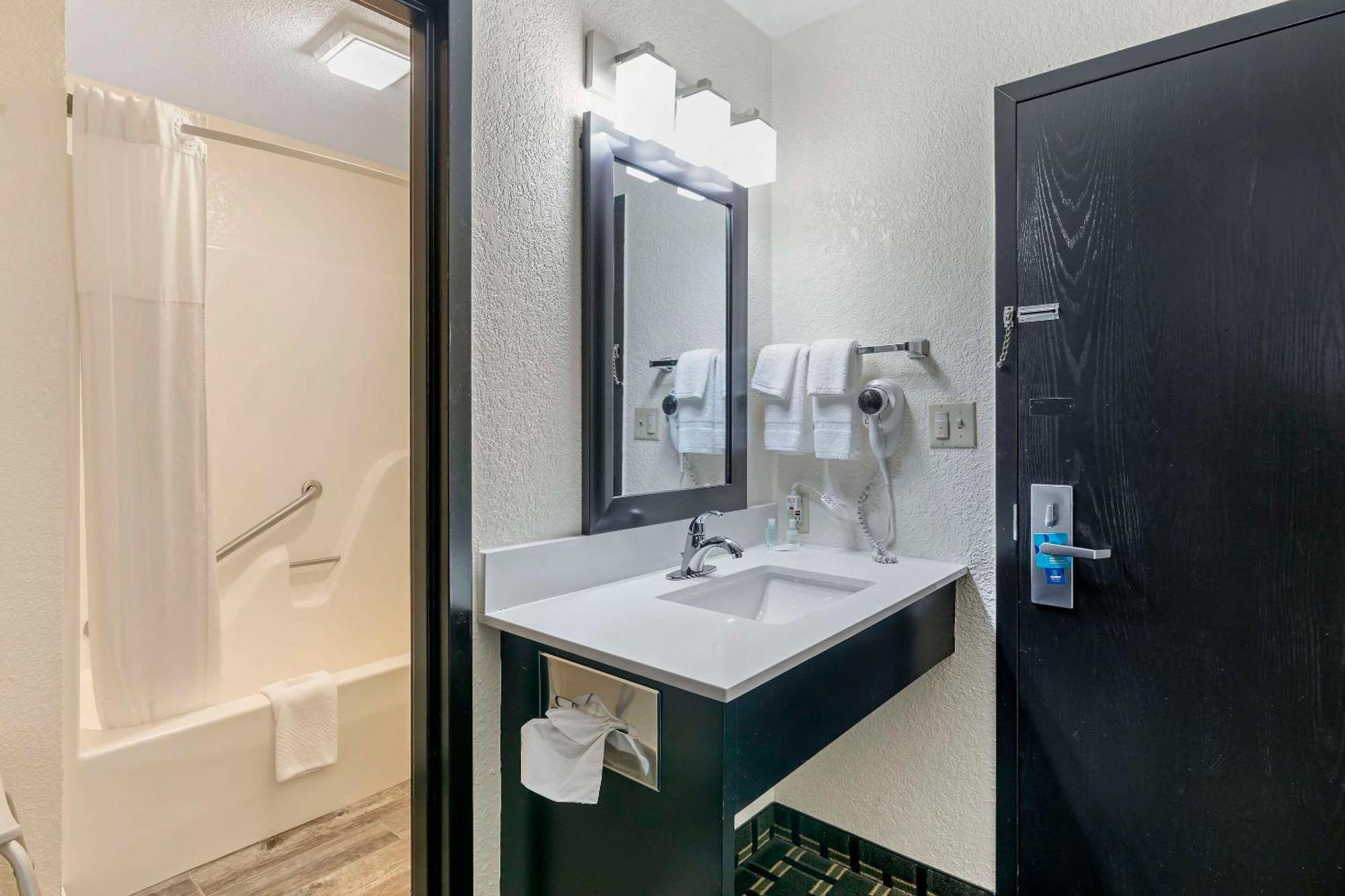 Hotel Clarion Pointe Jasper Exterior foto